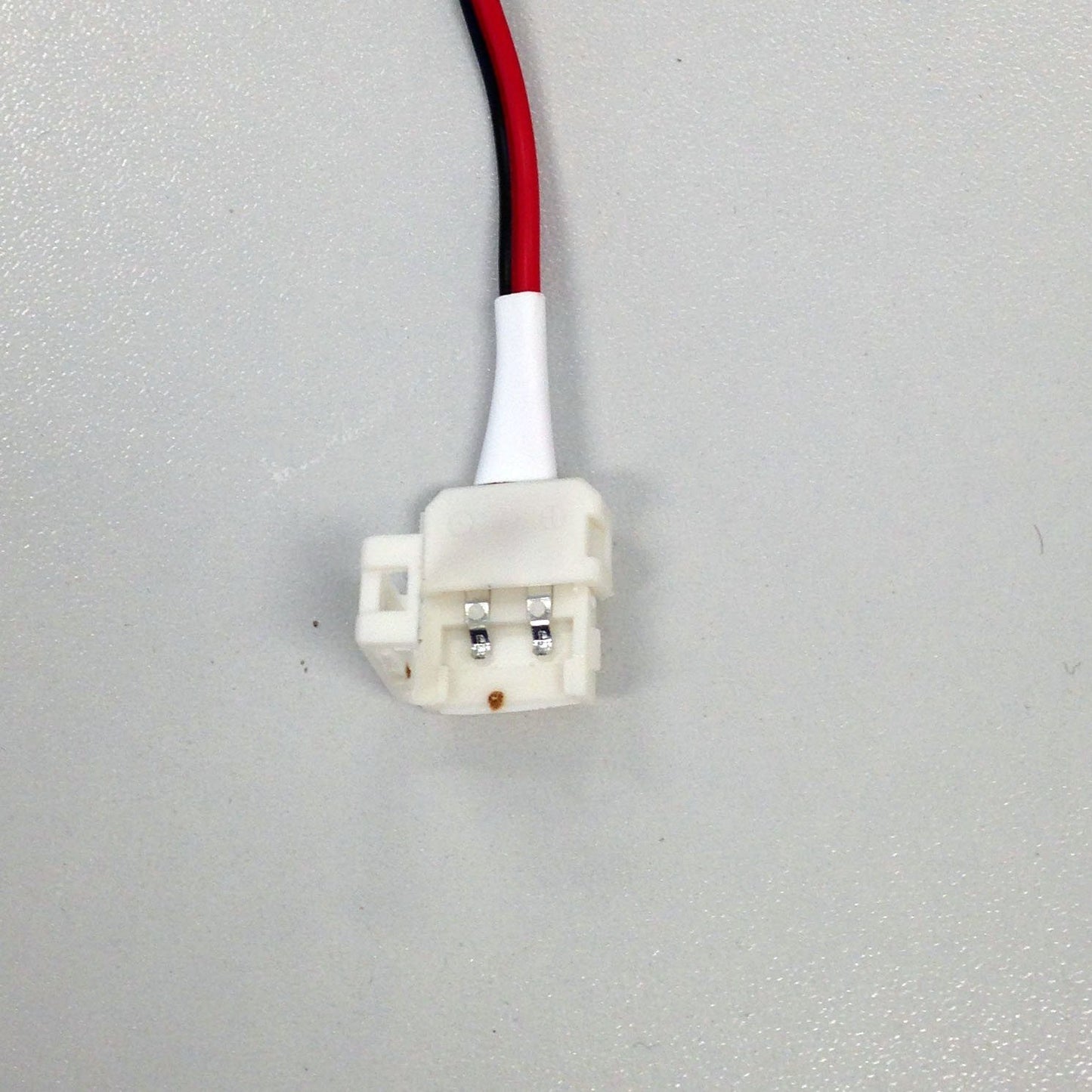 led wire splice connector with red and black wire and open clip on end