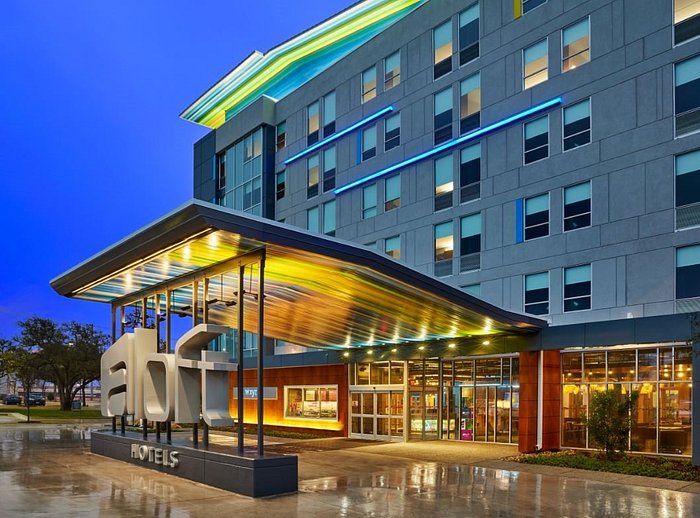 aloft hotel with yellow and blue strip lighting